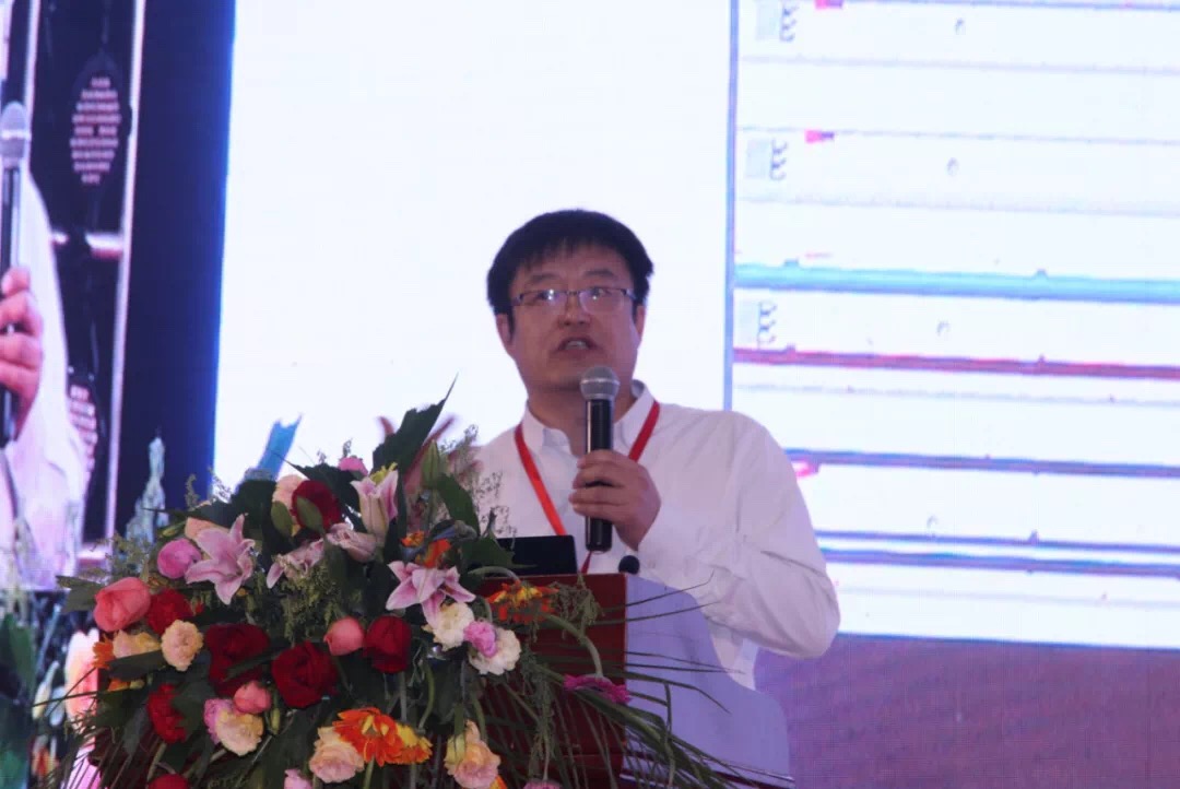 董总讲话.jpg 董总讲话.jpg